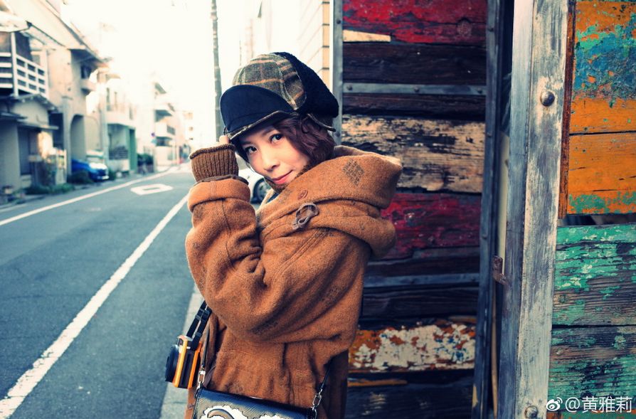 14年前的一首歌把何炅唱哭了,你还记得青春里的05届超女吗?