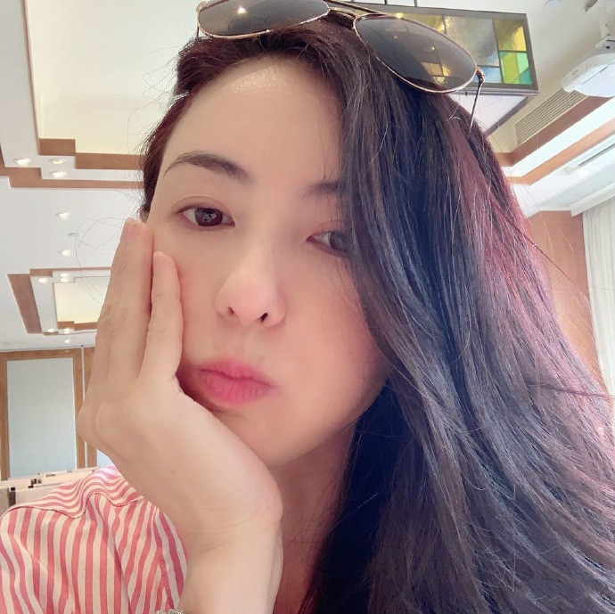 绝世美貌!38岁张柏芝晒12岁童年美照,网友:谢霆锋后悔吗?
