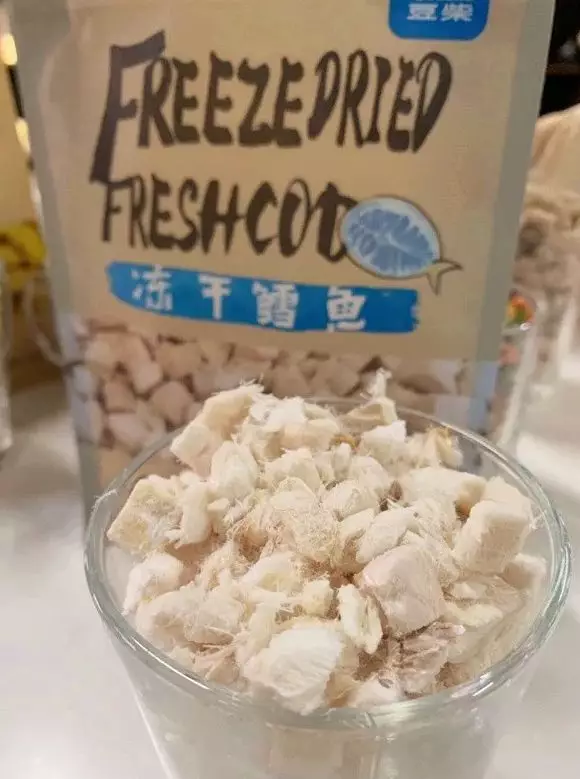 英国一女子变为素食者后,也不让狗狗吃肉了…