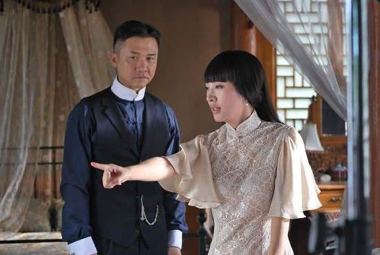靠妻子一炮而红,成名后抛妻弃子另寻新欢,如今前妻嫁入豪门