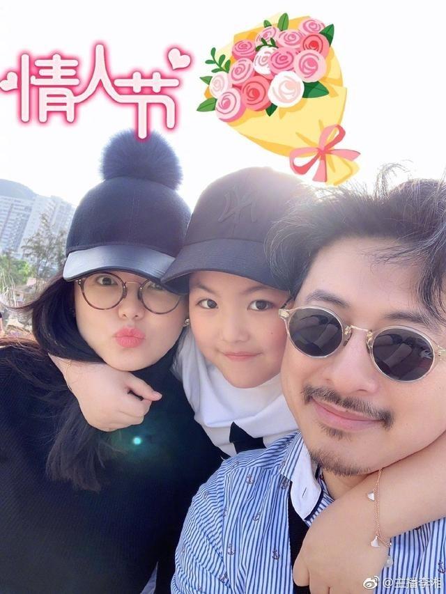 李湘带女儿下乡,王诗龄田里活蹦乱跳,身形纤瘦变大姑娘