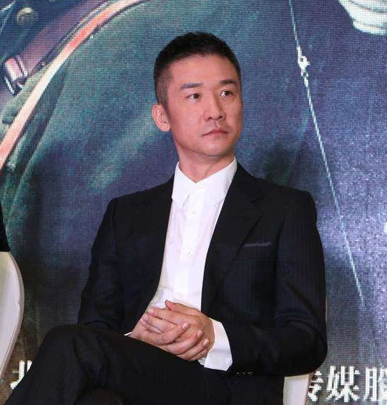靠妻子一炮而红,成名后抛妻弃子另寻新欢,如今前妻嫁入豪门