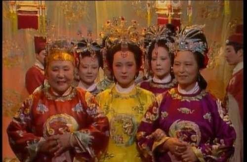 红楼梦中,为何宝钗进贾府能和宝玉走大门,林黛玉却只从侧门进!
