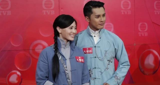 TVB小鲜肉首次担任男主角 与剧中情侣甜蜜互动再惹恋爱疑云