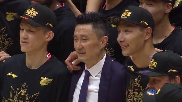 广东队下一任队长?朱芳雨赞1球员:有领袖气质,有机会超过我