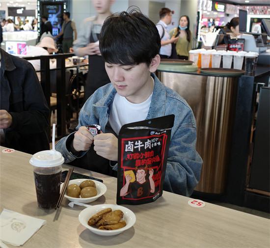 IG赶赴MSI出行照宁王JKL现身,粉丝一看直呼药丸,网友:真的头铁