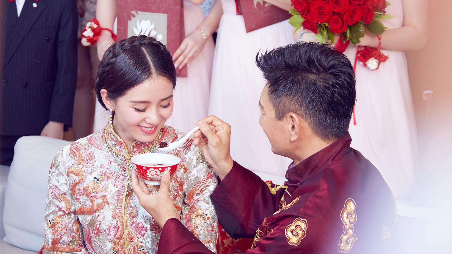 男星生活节俭,不惜为爱妻献亿元彩礼,今妻子住普通产房为他省钱