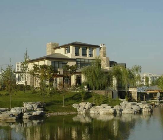 男星生活节俭,不惜为爱妻献亿元彩礼,今妻子住普通产房为他省钱