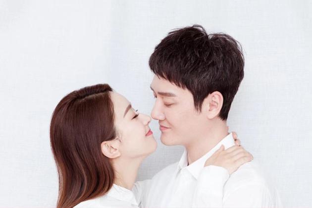 男星生活节俭,不惜为爱妻献亿元彩礼,今妻子住普通产房为他省钱