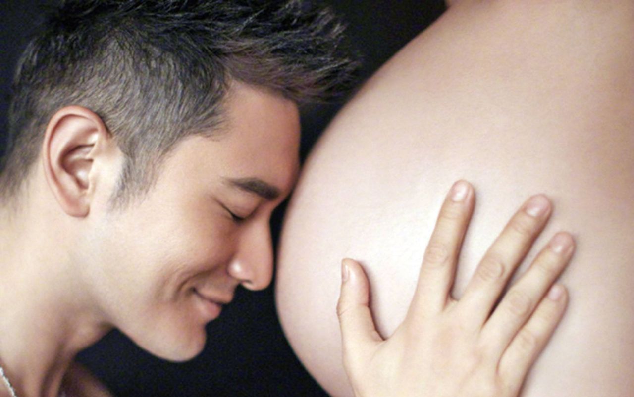 男星生活节俭,不惜为爱妻献亿元彩礼,今妻子住普通产房为他省钱