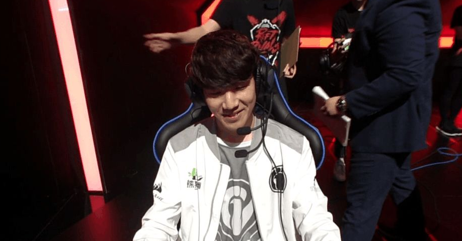 LOL:iG战队全员明星脸?TheShy新宣传照意外撞脸发际线小吴