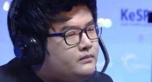 LOL:iG战队全员明星脸?TheShy新宣传照意外撞脸发际线小吴