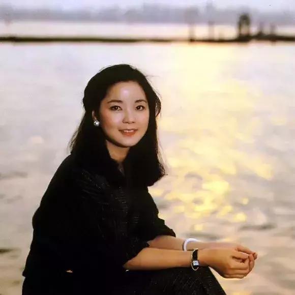 邓丽君逝世24周年,其经纪人中风后仍坚持写作将她“留”在书里