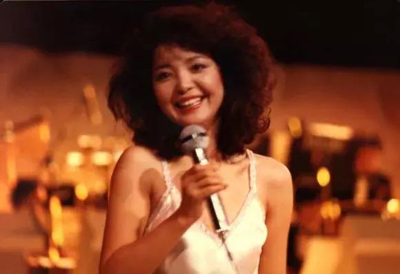 邓丽君逝世24周年,其经纪人中风后仍坚持写作将她“留”在书里