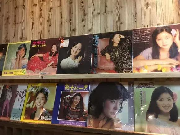 邓丽君逝世24周年,其经纪人中风后仍坚持写作将她“留”在书里