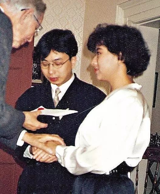 娱乐圈最旺妻人夫,颜值低却成港姐杀手,离婚后两任前妻均嫁豪门