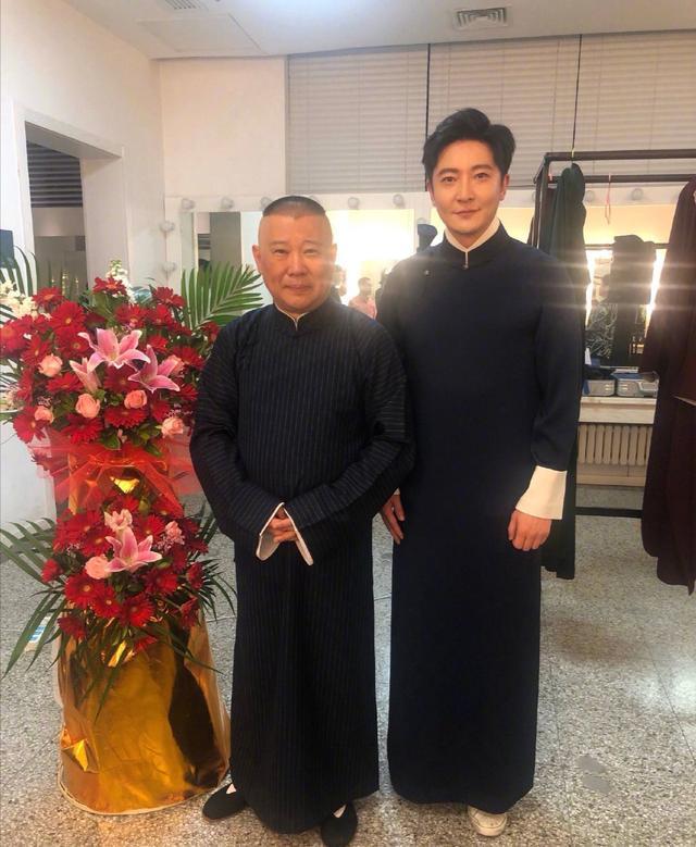 郭京飞拜师郭德纲却反遭郭德纲调侃:站你旁边我觉得自己像苏大强