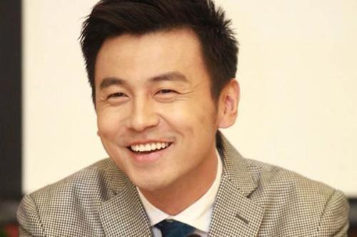 郭京飞拜师郭德纲却反遭郭德纲调侃:站你旁边我觉得自己像苏大强