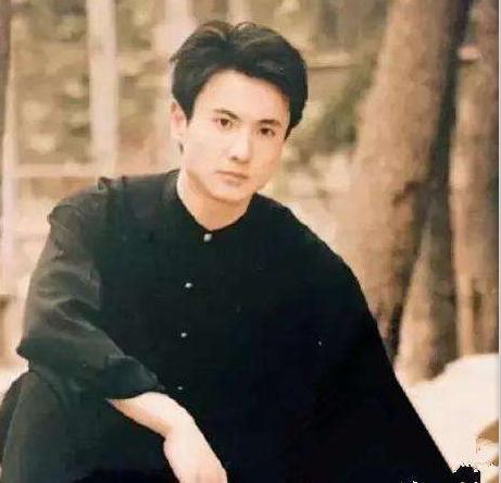 AI修复照证实沈腾曾是军艺校草不假,颜值不输杨洋气质神似蔡徐坤
