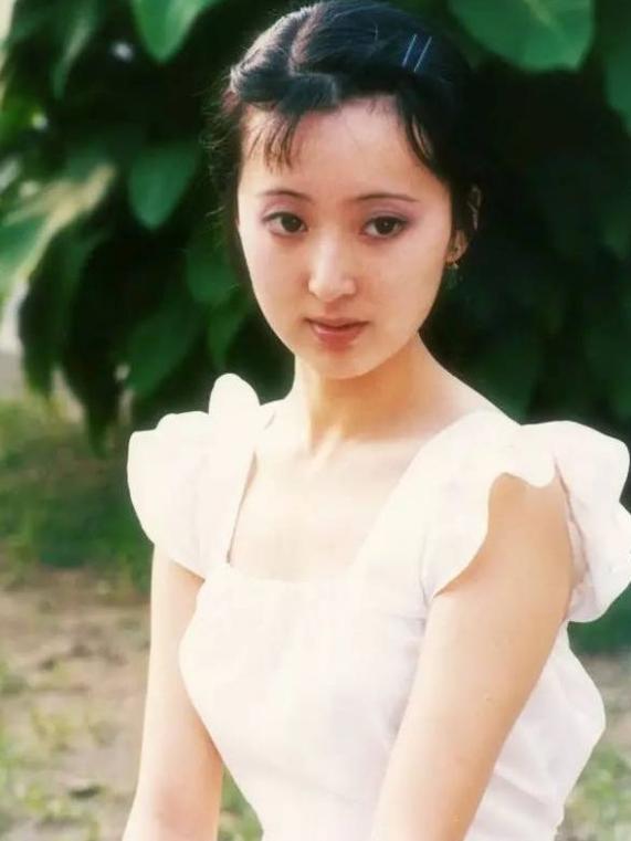 最经典林黛玉扮演者陈晓旭去世12周年,欧阳奋强分享珍贵旧照怀念