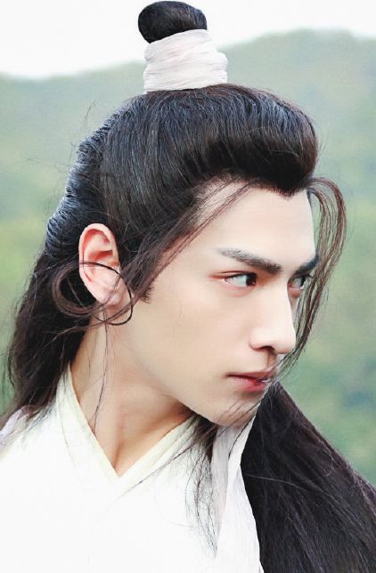 罗云熙古装造型盘点:润玉仙气十足,《白发》是巅峰,这部太辣眼