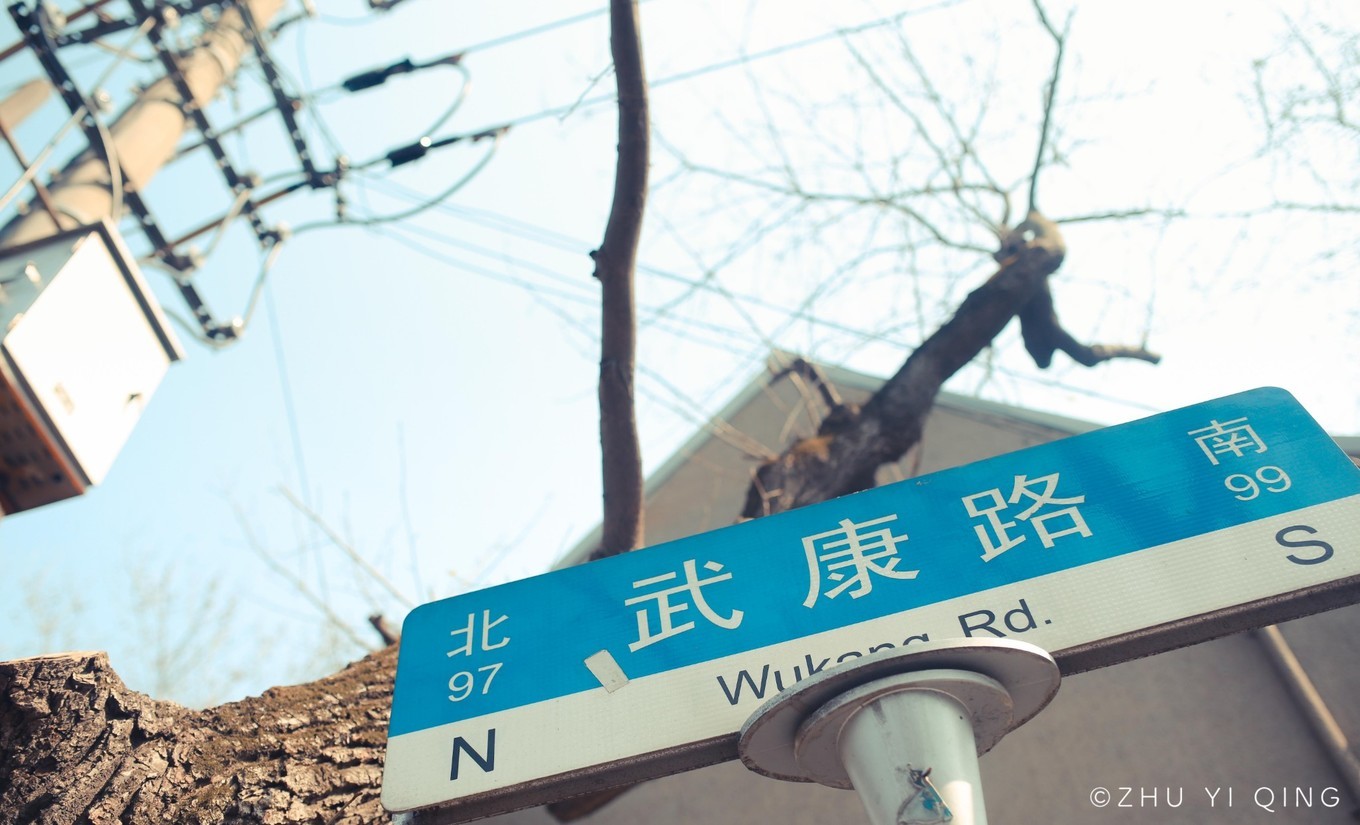 湖北恩施厉害了,以风雨廊桥形式建的最大土家吊脚楼,演起《龙船调》