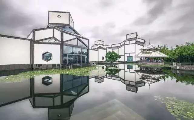 美国当地媒体报道,享誉世界的华裔建筑大师贝聿铭,5月16日在纽约曼哈顿的一家医院与世长辞了,享年102岁。