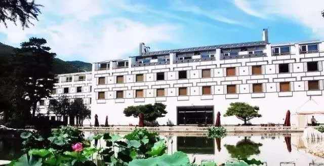 美国当地媒体报道,享誉世界的华裔建筑大师贝聿铭,5月16日在纽约曼哈顿的一家医院与世长辞了,享年102岁。