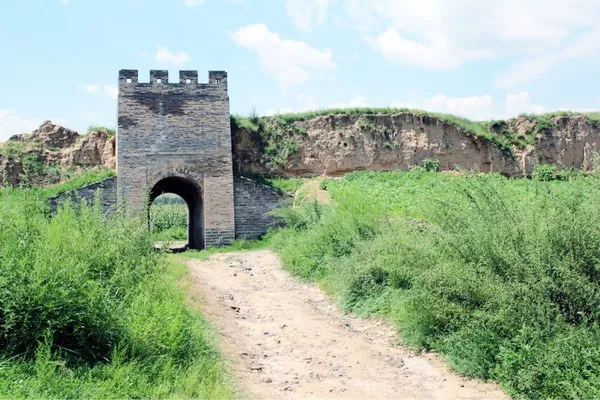湖北恩施厉害了,以风雨廊桥形式建的最大土家吊脚楼,演起《龙船调》