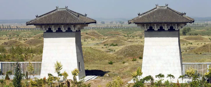 湖北恩施厉害了,以风雨廊桥形式建的最大土家吊脚楼,演起《龙船调》