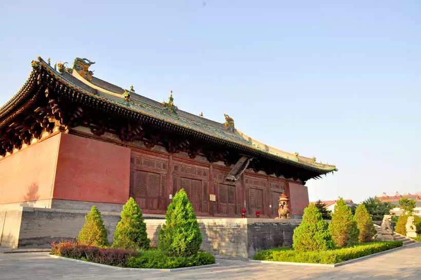 湖北恩施厉害了,以风雨廊桥形式建的最大土家吊脚楼,演起《龙船调》