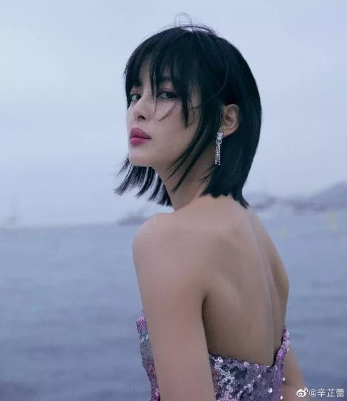 女星合照对比:关晓彤显老,奚梦瑶眼妆似黑山老妖,昆凌全场最佳