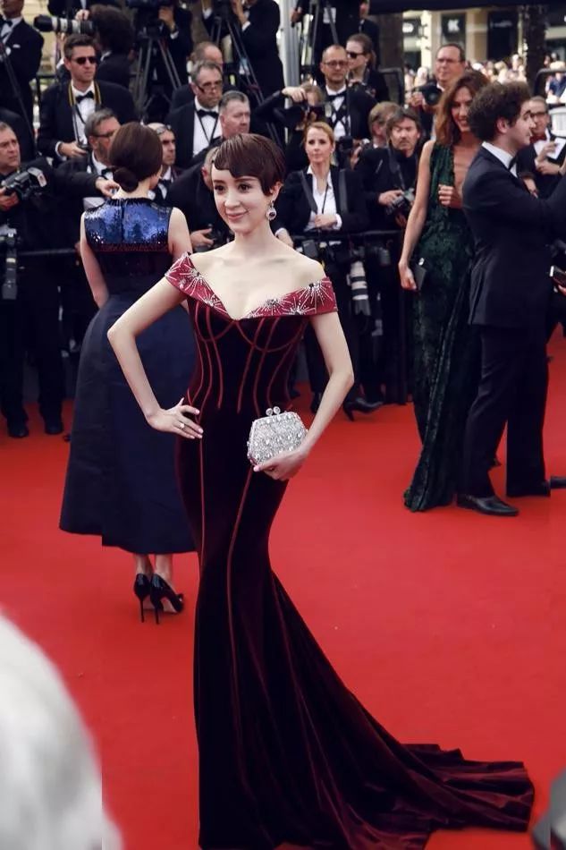 金巧巧6岁女儿2岁儿子曝光!人脉强大!李连杰章子怡都得敬三分!