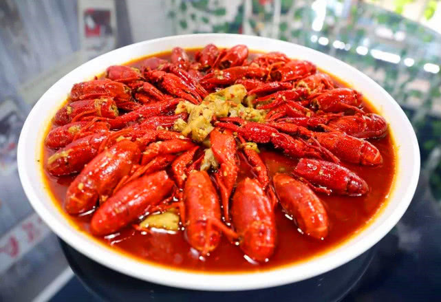 做小龙虾时,直接煸炒可不对,先做这一步,肉质鲜嫩不松散