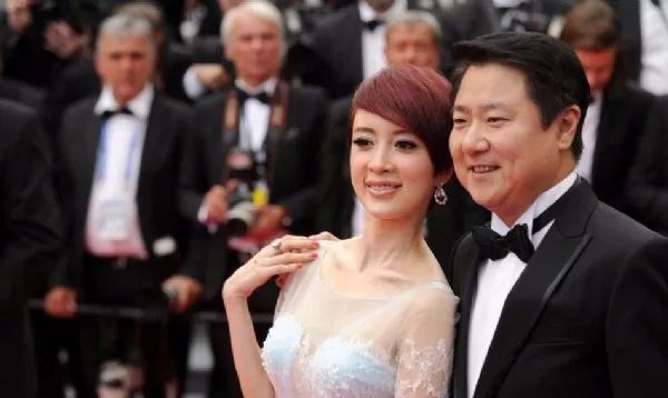 金巧巧6岁女儿2岁儿子曝光!人脉强大!李连杰章子怡都得敬三分!