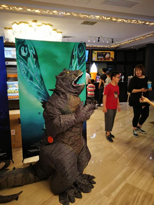 央视影音观影团解锁“最硬核怪兽巨制”《哥斯拉2》燃爆感官