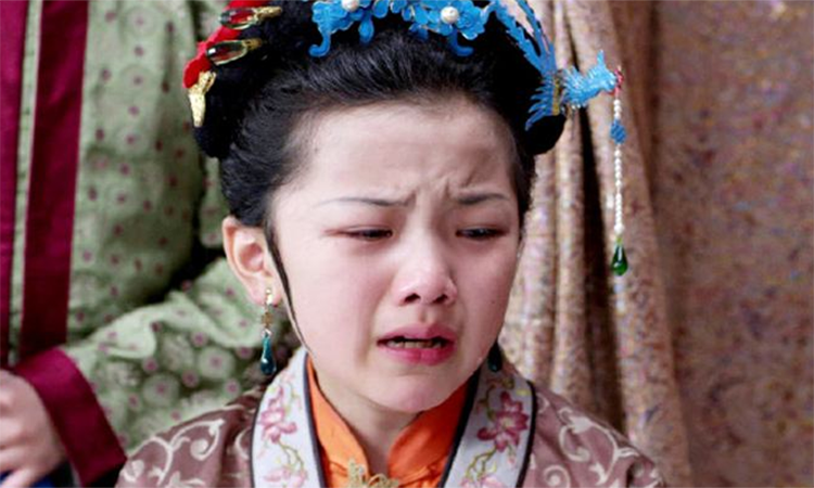 林黛玉放低姿态向袭人示好,袭人却不领情,一个丫鬟摆谱底气在哪