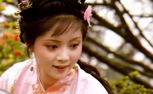 薛宝钗和贾宝玉新婚第一晚,宝玉是怎样对她的?三个细节里有暗示
