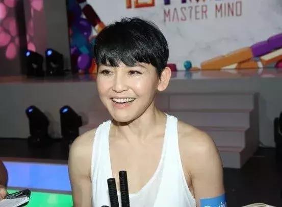 自爆曾人财两失!55岁知名女星认蠢:我不懂带眼识人