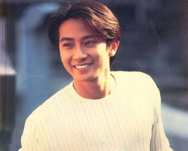 曾是TVB当红小生,却被雪藏18年,现低调复出靠商演直播维持生计
