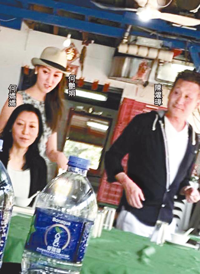 曾是港大校花,进娱乐圈后嫁富豪遭嘲“爷孙恋”,新换男友55岁?