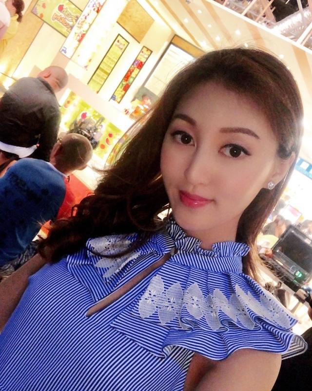 曾是港大校花,进娱乐圈后嫁富豪遭嘲“爷孙恋”,新换男友55岁?