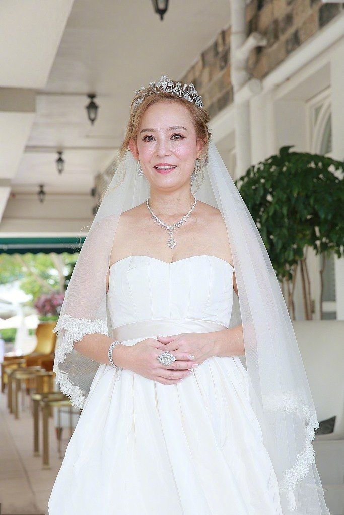 张国荣版小龙女,法学博士,大红时嫁年迈老公,今55岁嫁赌王侄子