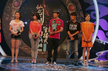 《怪侠一枝梅》刘诗诗演技终获赞,13岁关晓彤超水灵,袁姗姗青涩