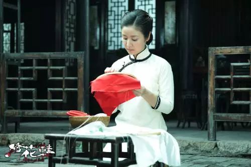 林心如演鬼片靠颜值,杨幂靠人气,baby才誓静猪片之王