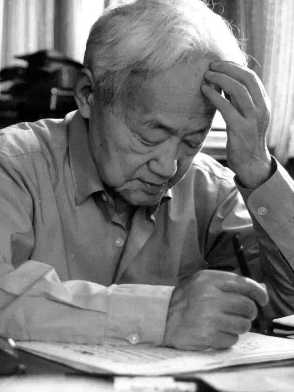 盘点14位著名作家笔名的由来——琼瑶笔名来自《诗经》