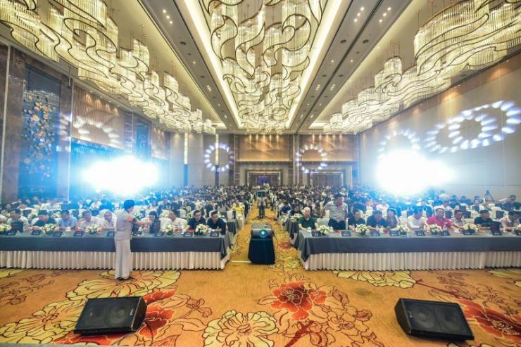悬疑推理电影《嫌疑人》举办开机发布会,王劲松等演员到场