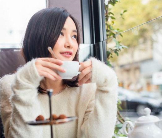 虎牙一姐聊游戏最低特效,却无意曝光拿全国冠军的始末…