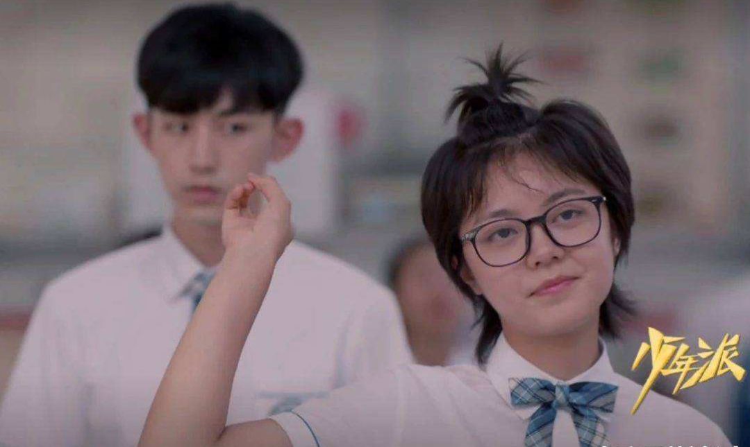 两大新晋国民闺女,一个演技炸裂太抢镜,她却因新剧太做作遭群嘲