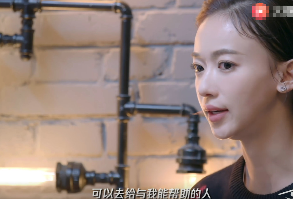 “令后CP”再撒糖!吴谨言谈到秦岚时哽咽:希望成为她
